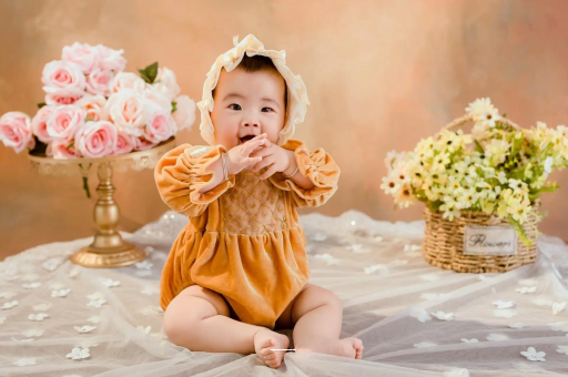 博尔塔拉宝宝揉眼睛揉鼻子